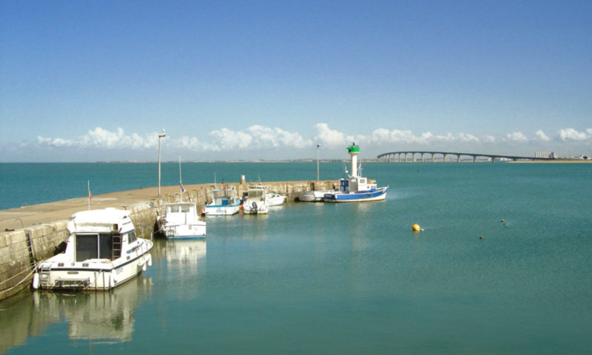 LE CÉLÈBRE PORT FORTIFIÉ DE SAINT-MARTIN DE RÉ